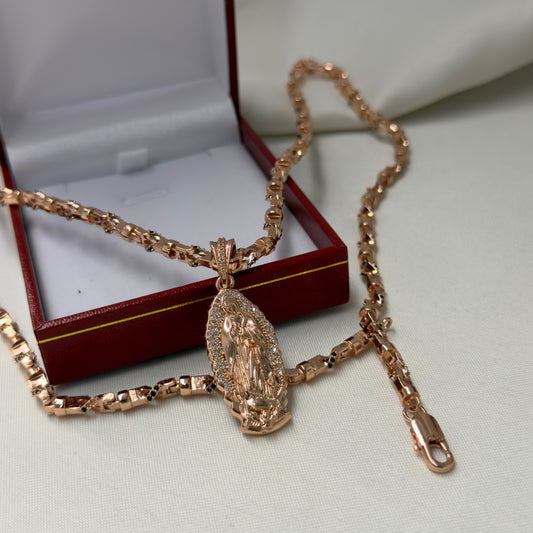 Cadena ADN con dije virgen de Guadalupe en silueta