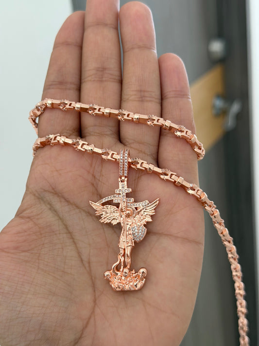 Cadena ADN circon blanco con dije san Miguel